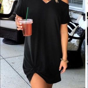 Bellelily Mini cold shoulder dress size small black never been worn